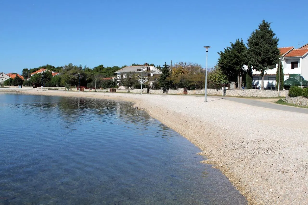 *** Casa de hóspedes Apartments And Rooms By The Sea Vrsi - Mulo, Zadar - 5848 Croácia